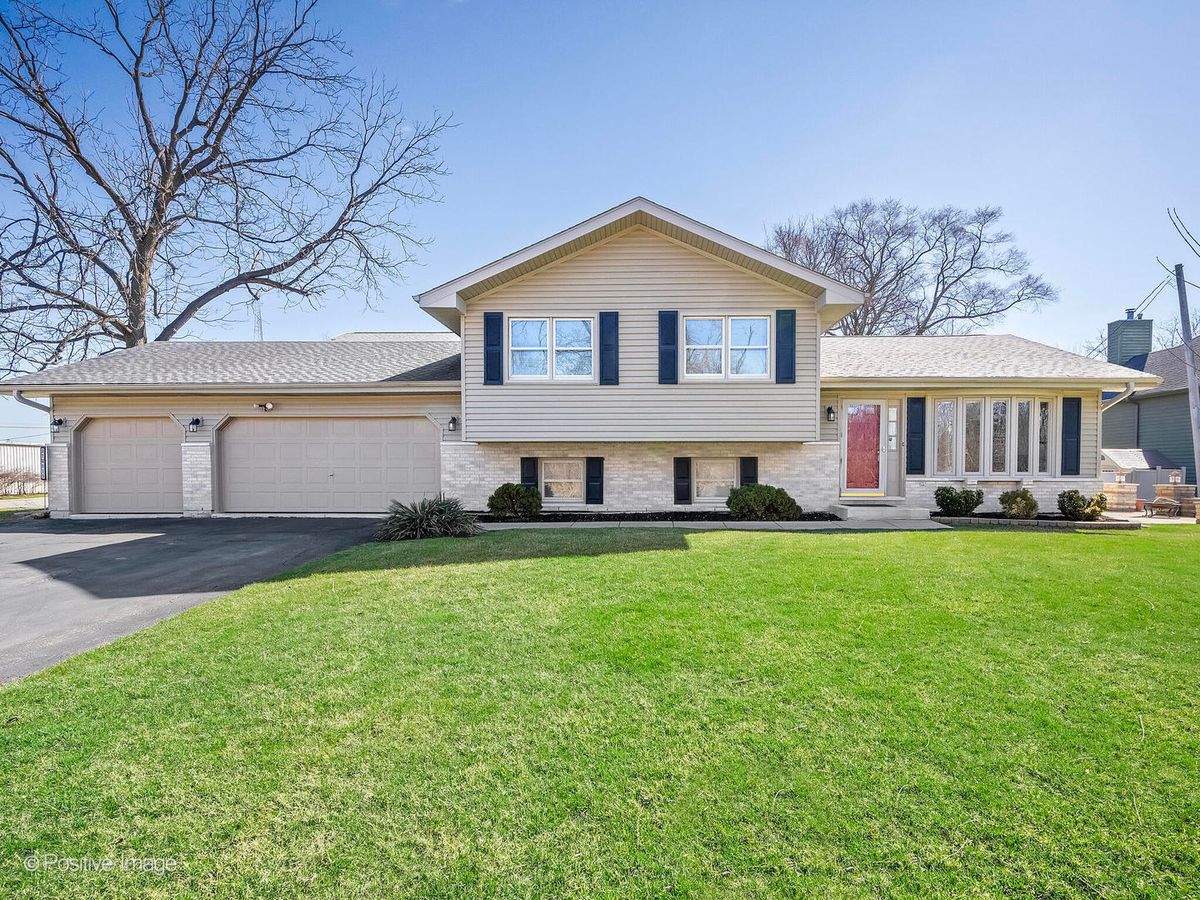 27W015 Manchester Road, Winfield, IL 60190