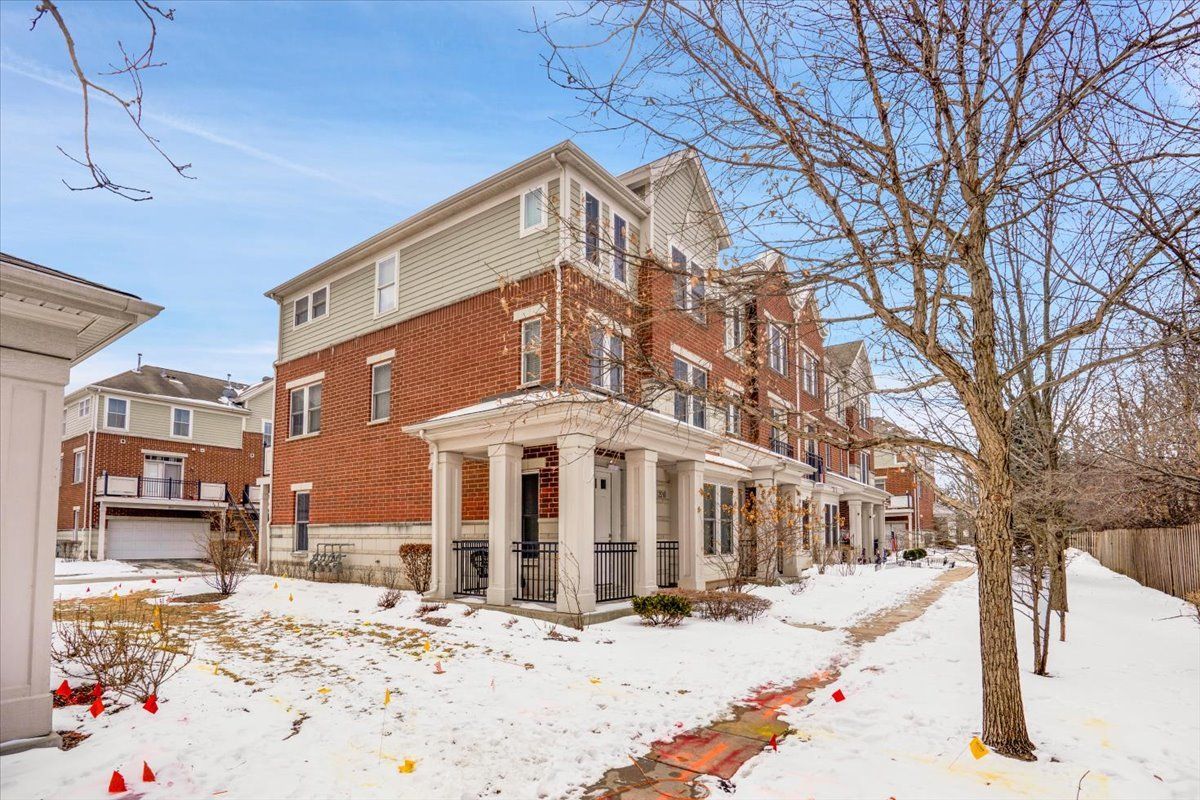 222 W Hyde Street — Arlington Heights, IL 60005