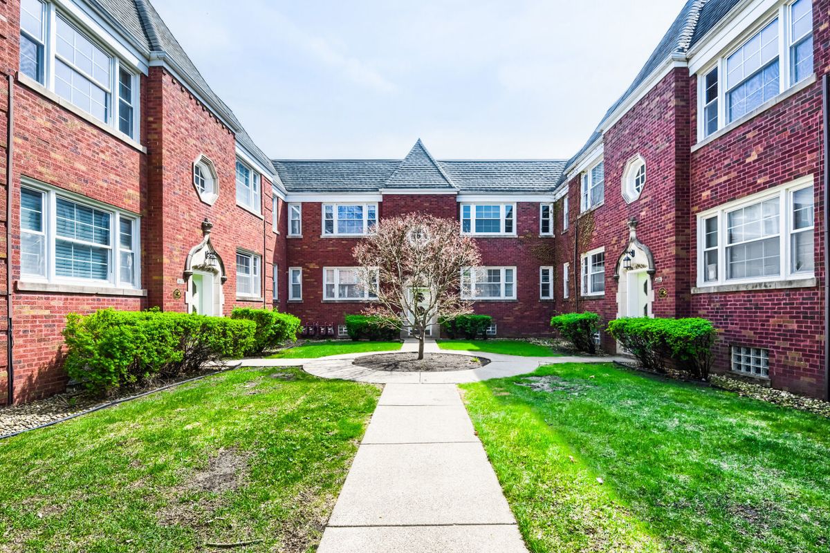 10647 ARTESIAN Avenue, Chicago, IL 60655