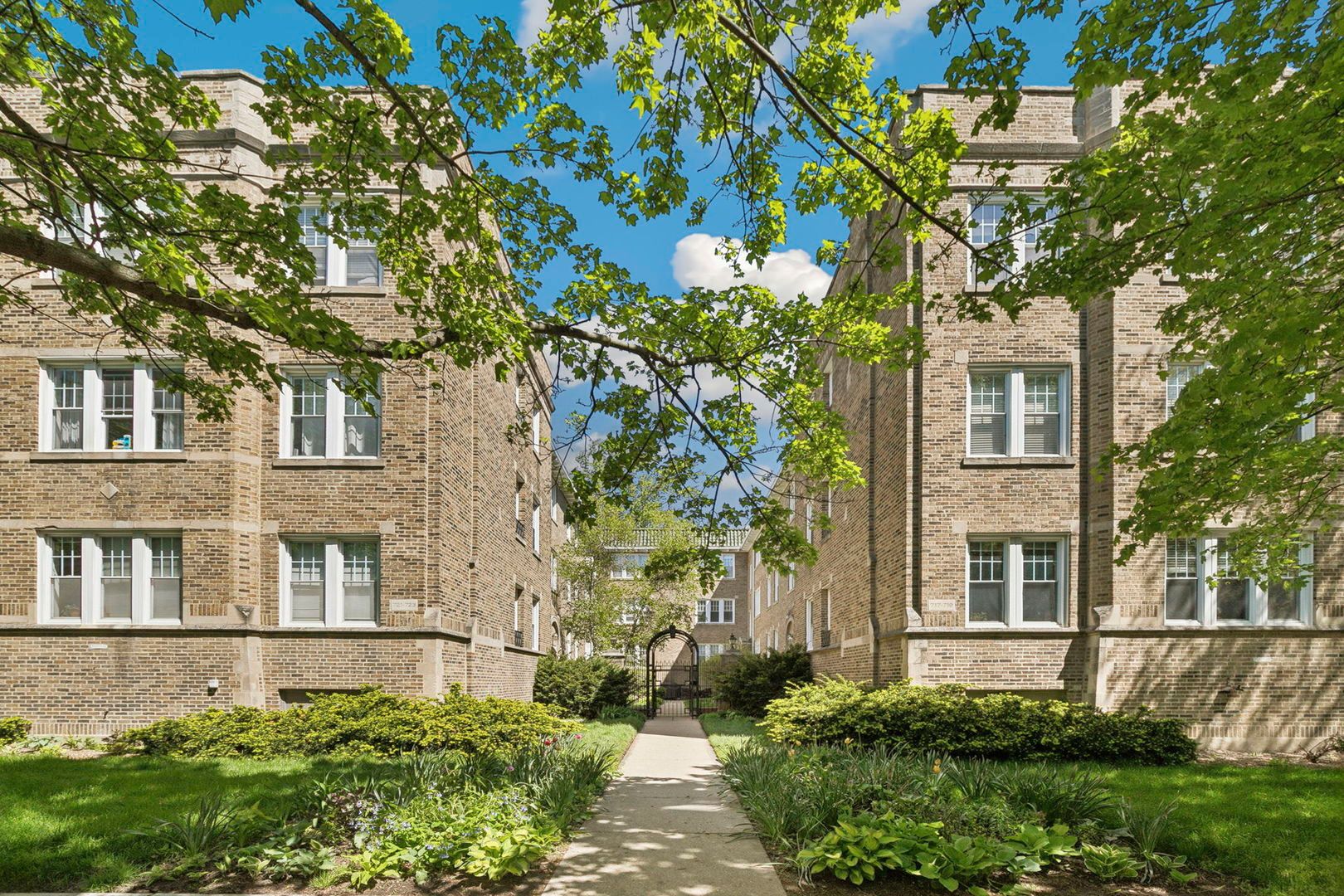 723 Reba Place #2N — Evanston, IL 60202
