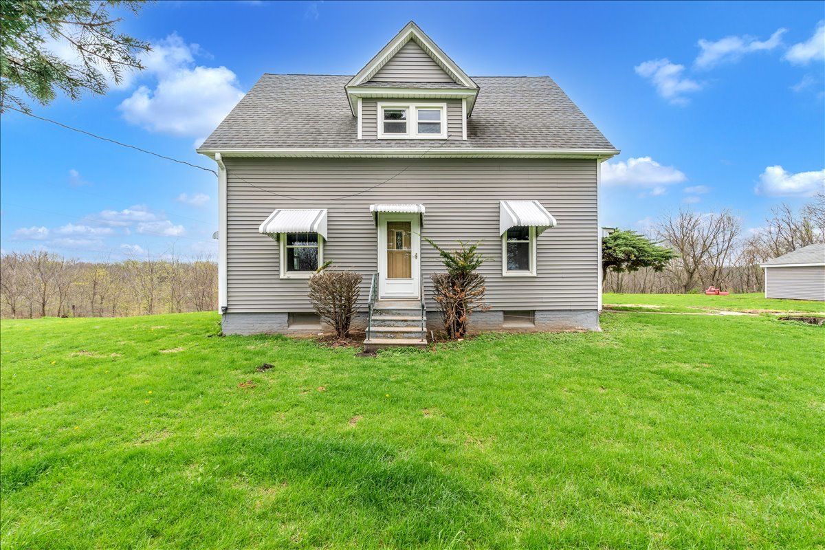 8850 Ridgewood Road, Rock Island, IL 61201