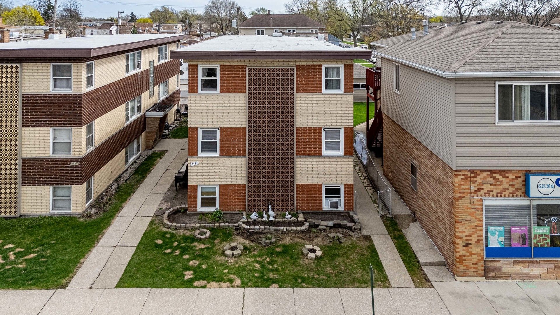 7441 W Fullerton Avenue #1N — Elmwood Park, IL 60707