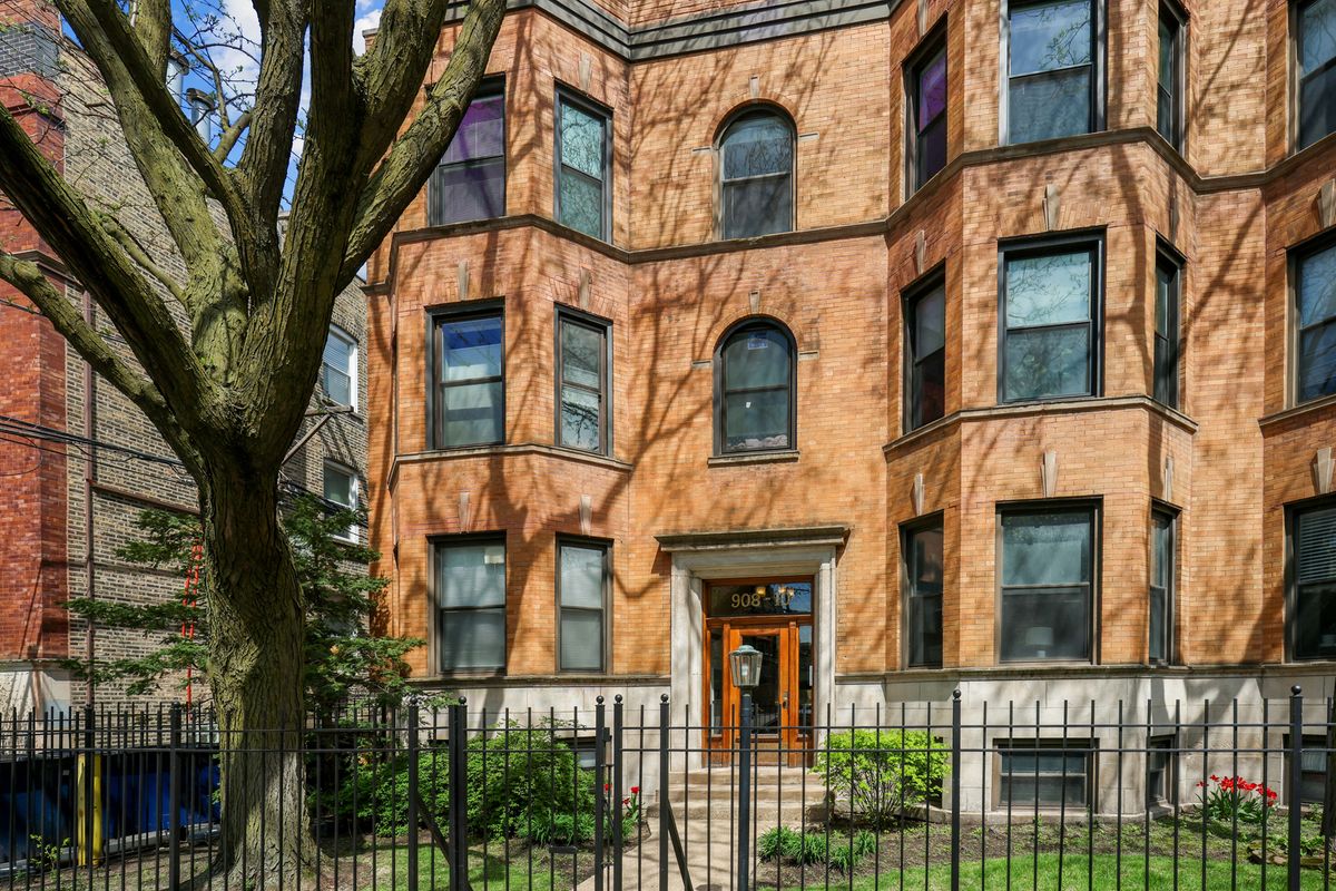 908 Grace Street, Chicago, IL 60613