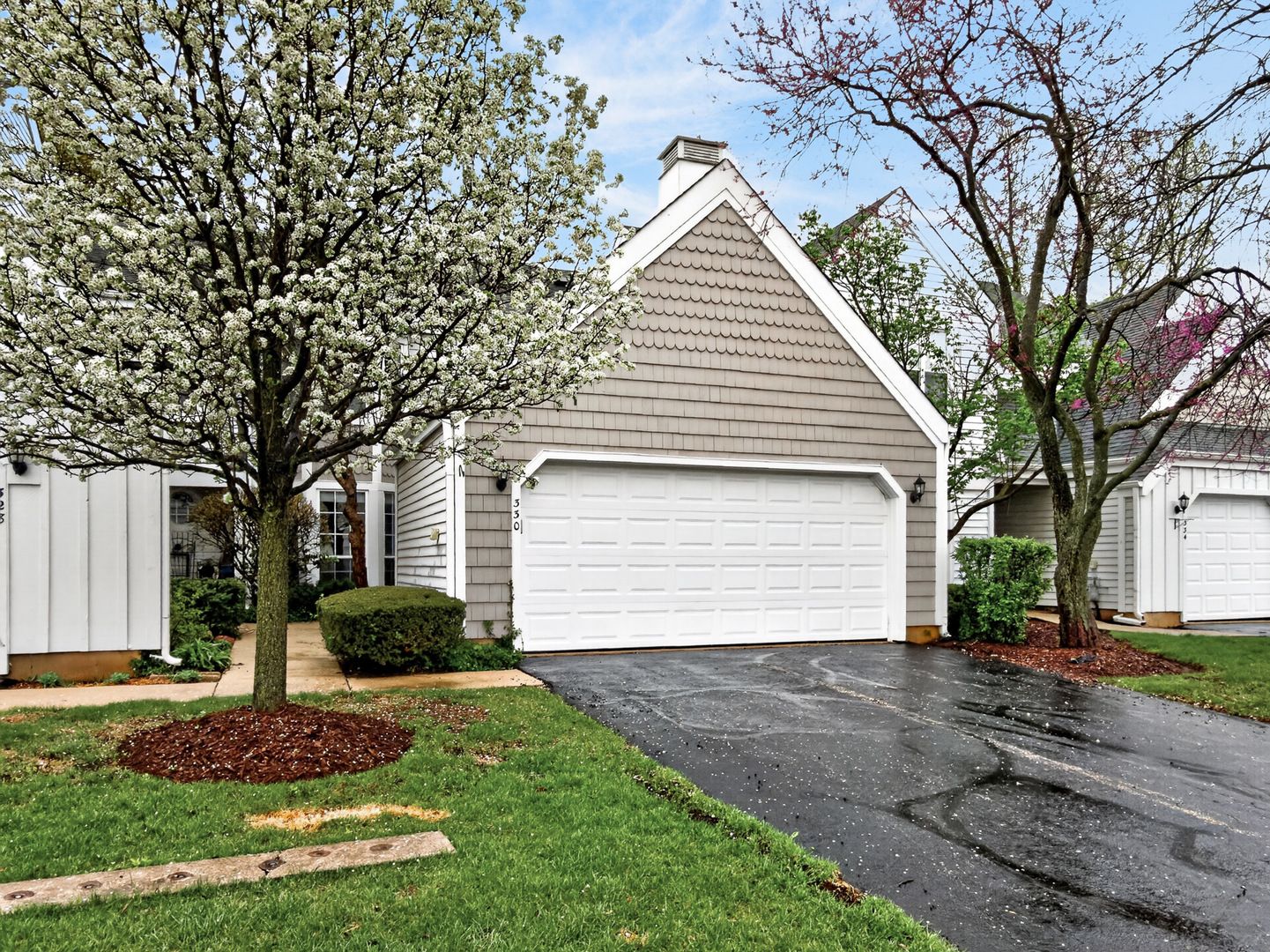 330 Stillwater Court #330 — Wauconda, IL 60084