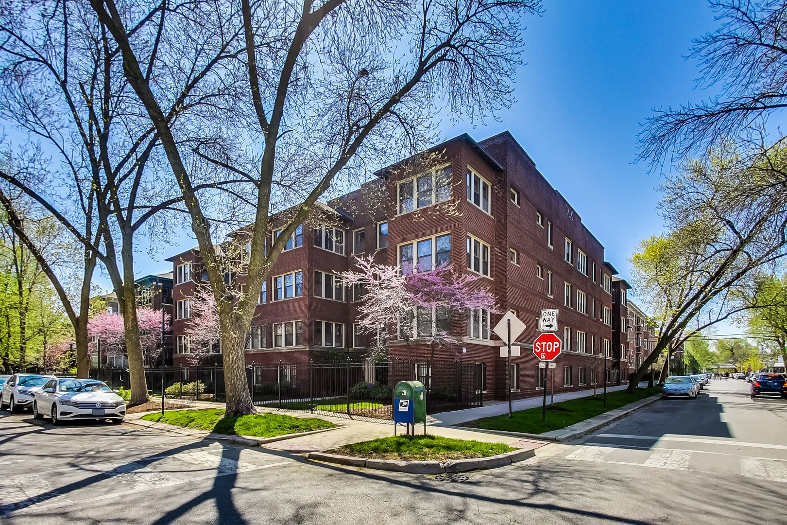 1465 W Fargo Avenue #2 — Chicago, IL 60626