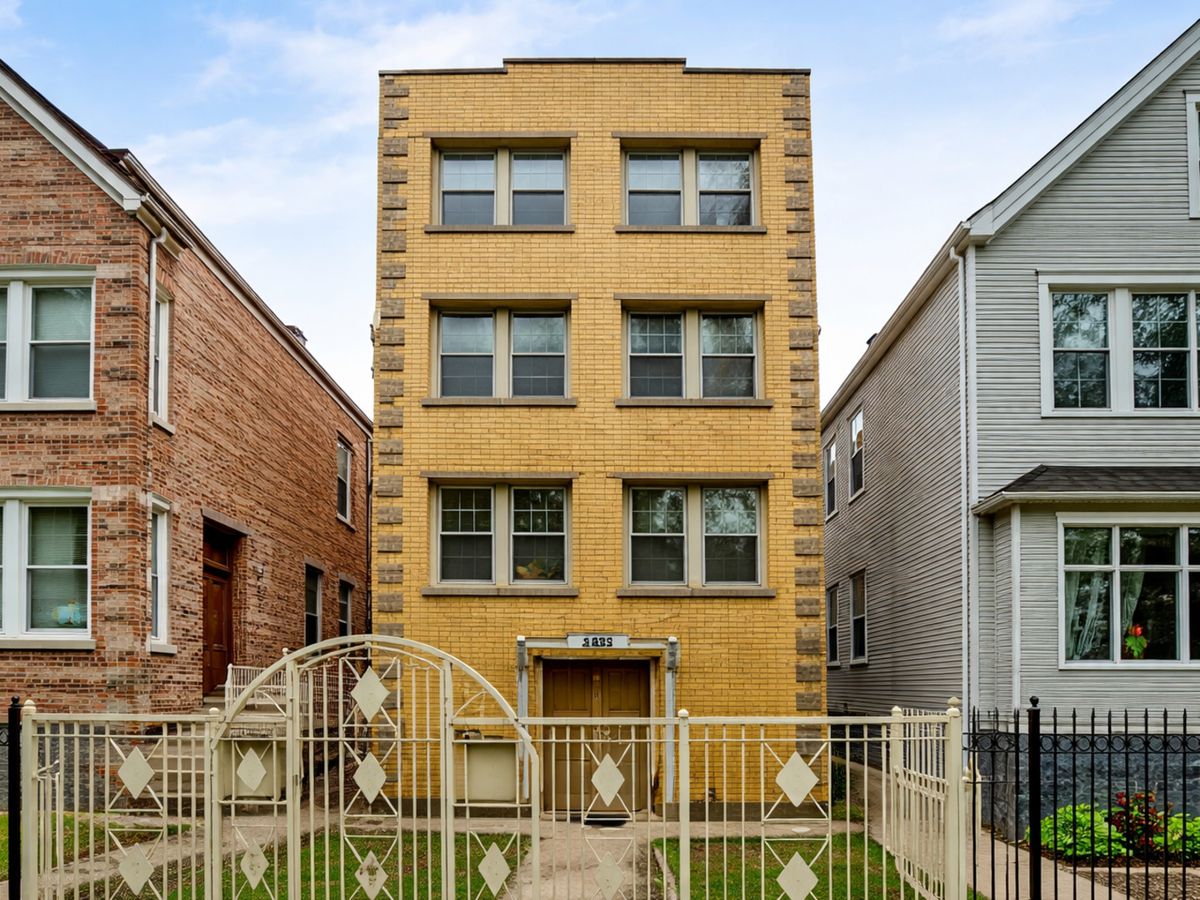 2832 Mozart Street, Chicago, IL 60618