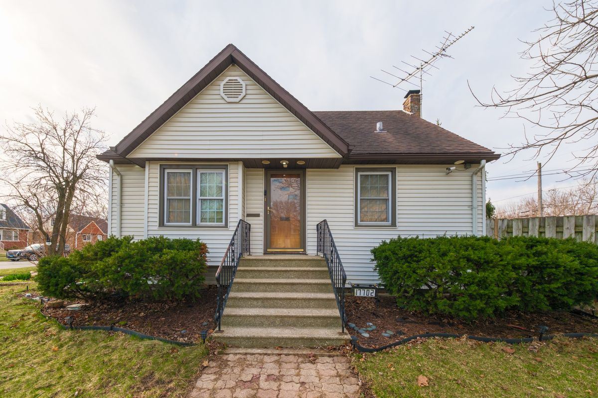 17702 Community Street, Lansing, IL 60438
