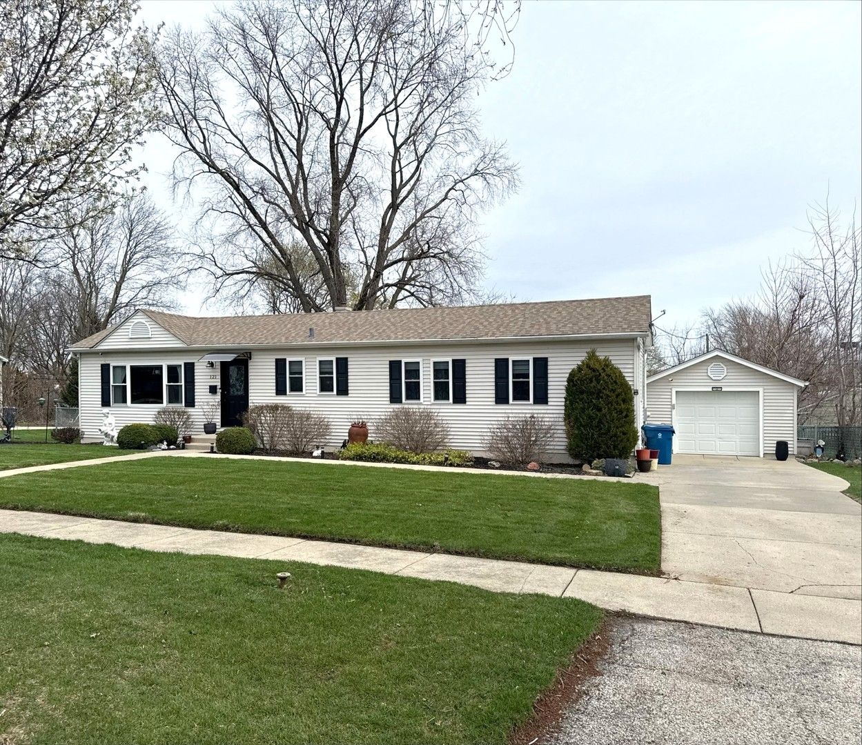 121 N Marion Avenue — Bartlett, IL 60103