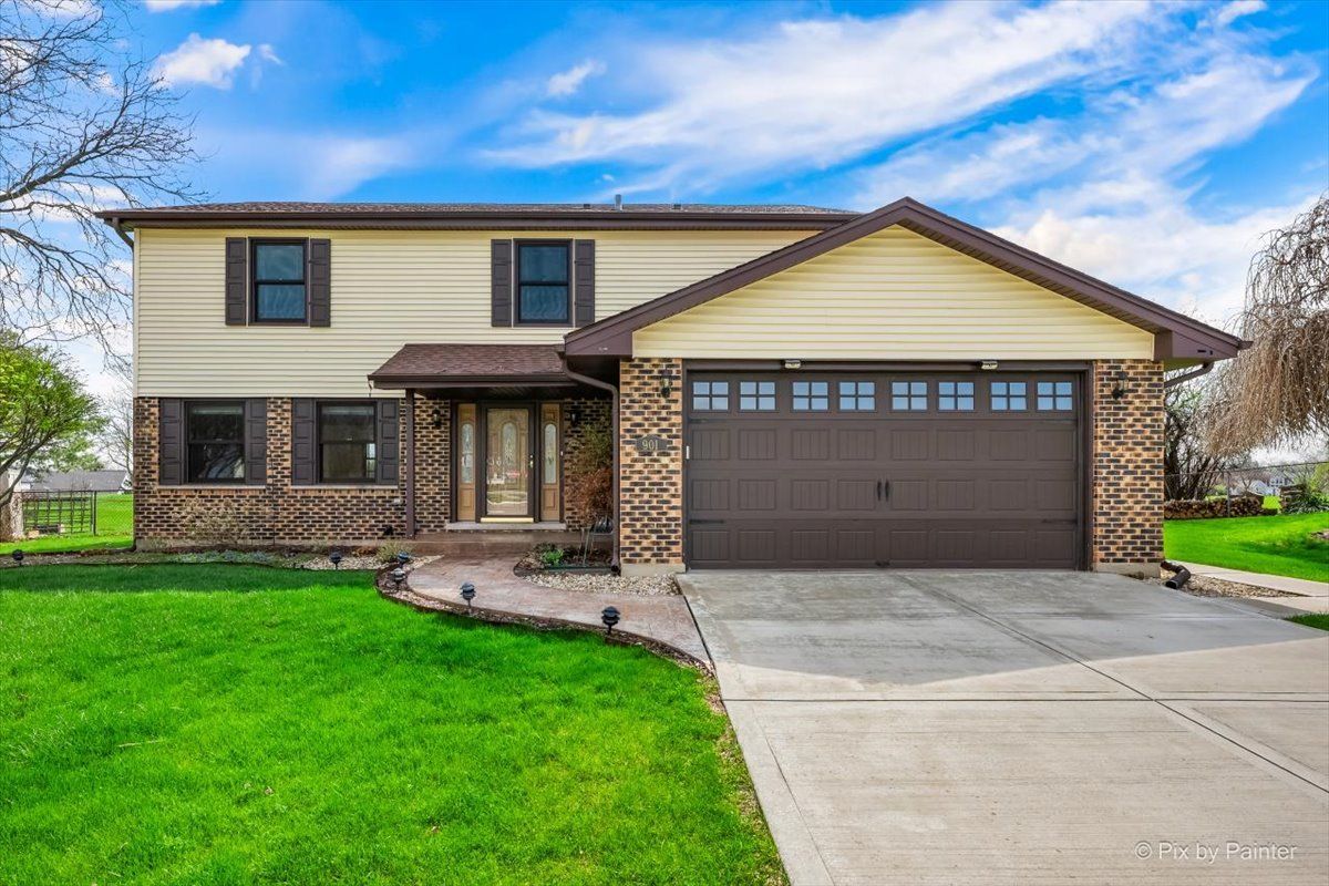 901 Garnet Circle — Schaumburg, IL 60193