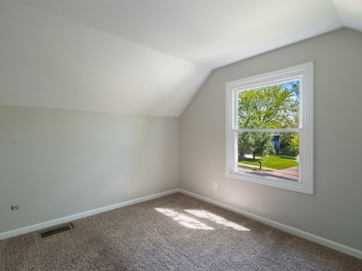 3209 W Westport Road, Peoria, IL 61615
