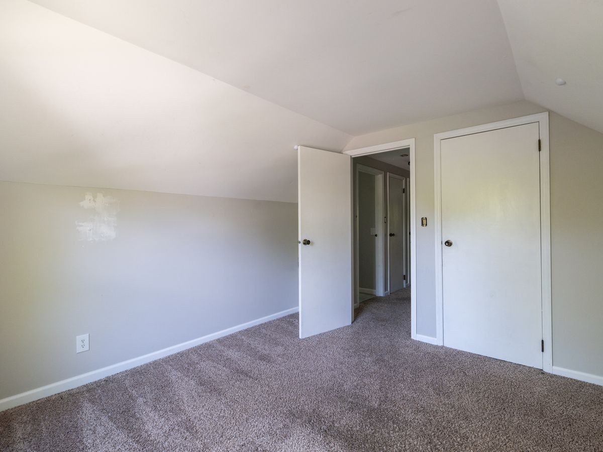 3209 W Westport Road, Peoria, IL 61615