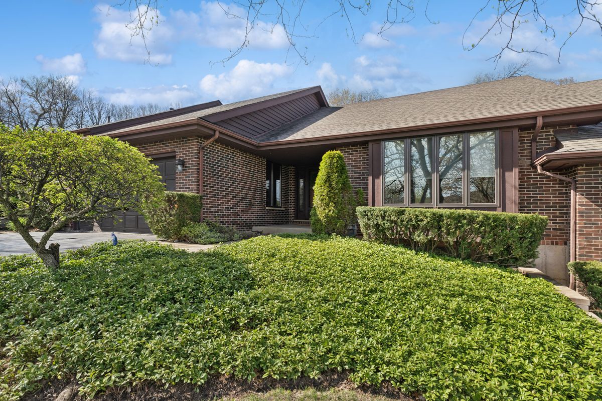 808 Kristin Court, Gurnee, IL 60031