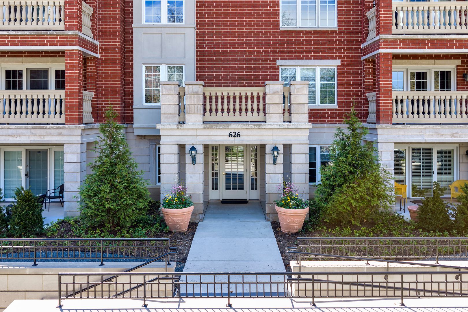 626 Homewood Avenue #405 — Highland Park, IL 60035