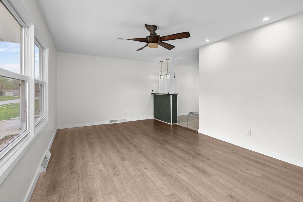 933 34th Avenue, East Moline, IL 61244