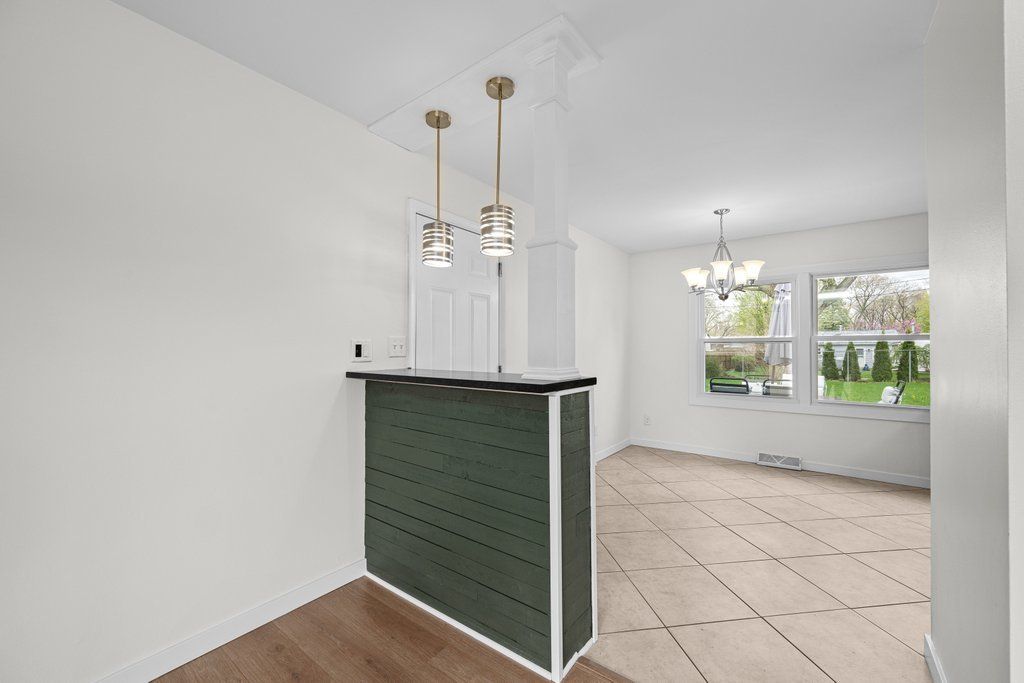 933 34th Avenue, East Moline, IL 61244