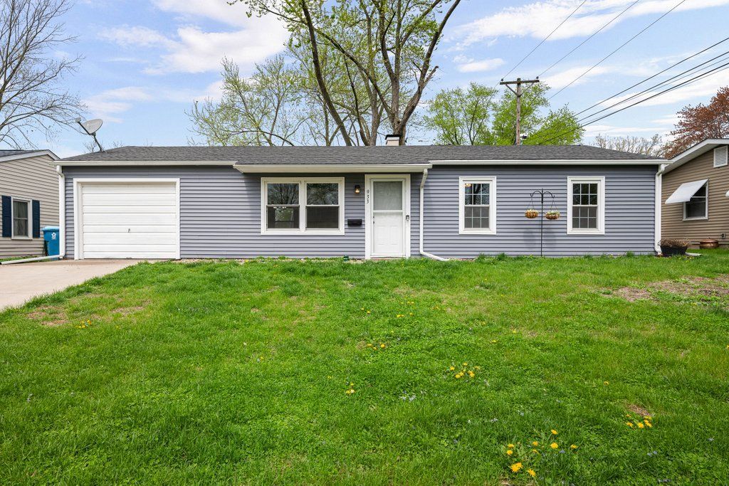 933 34th Avenue — East Moline, IL 61244
