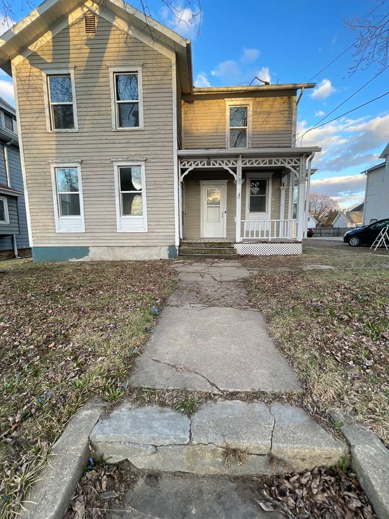 217 West Avenue, Freeport, IL 61032