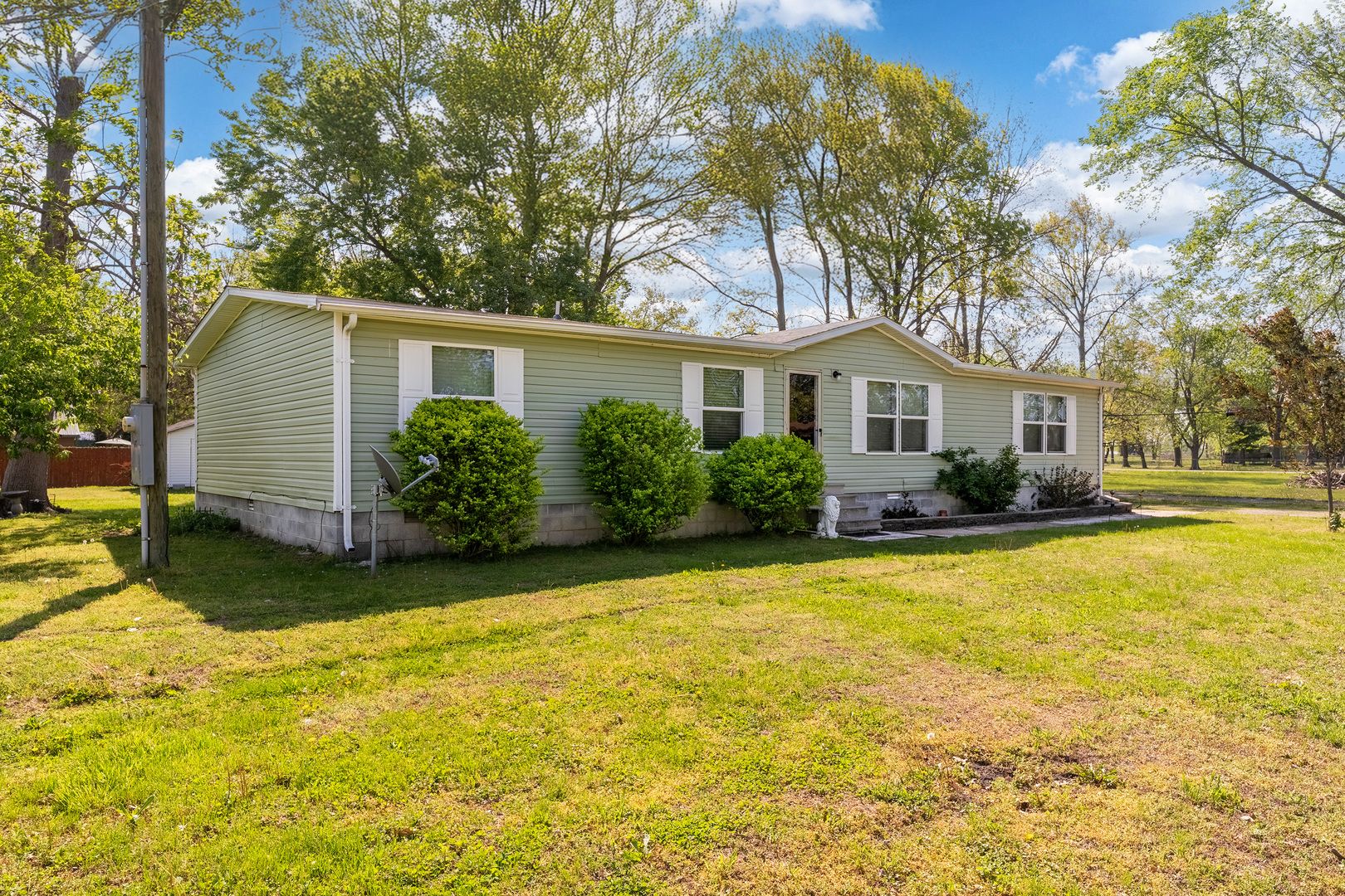 104 S Wells Street — Duquoin, IL 62832