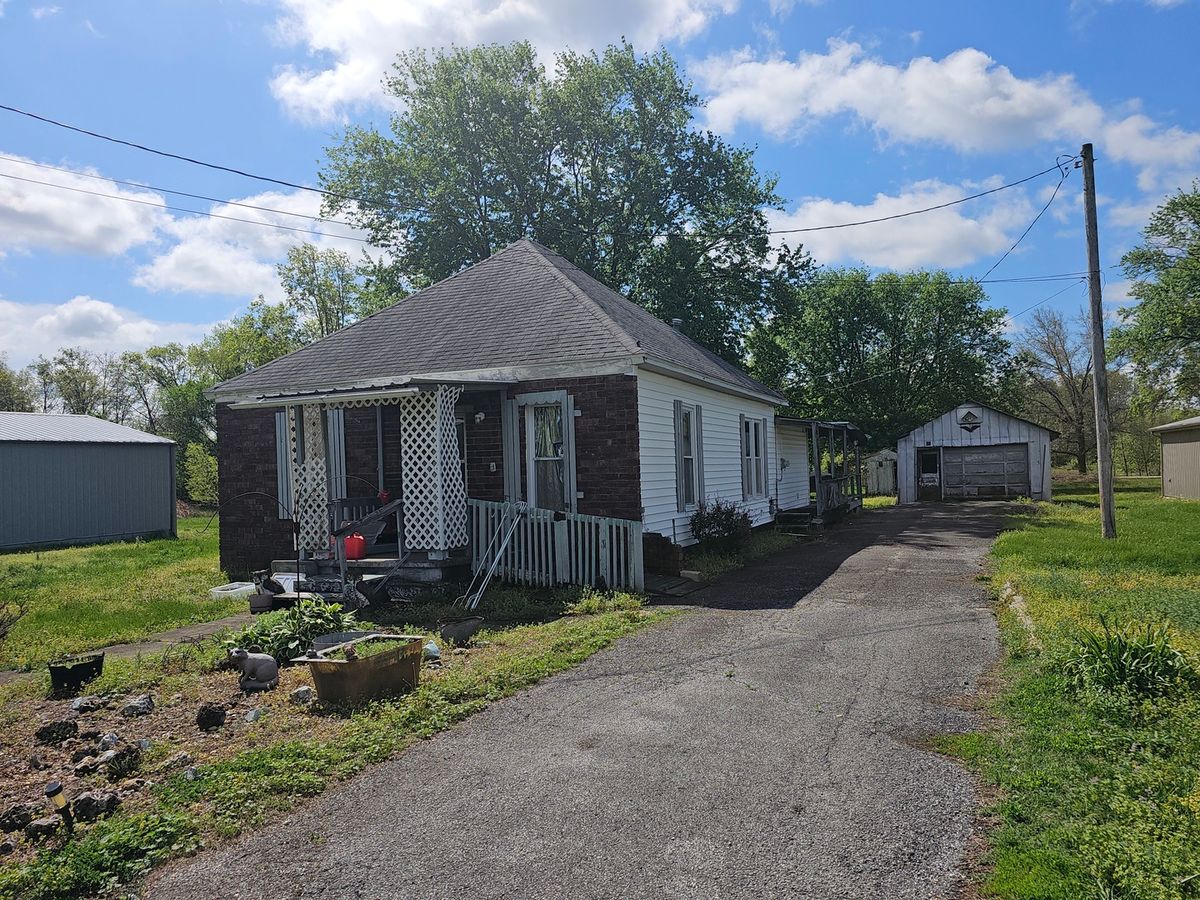 607 Filbert Street, Odin, IL 62870