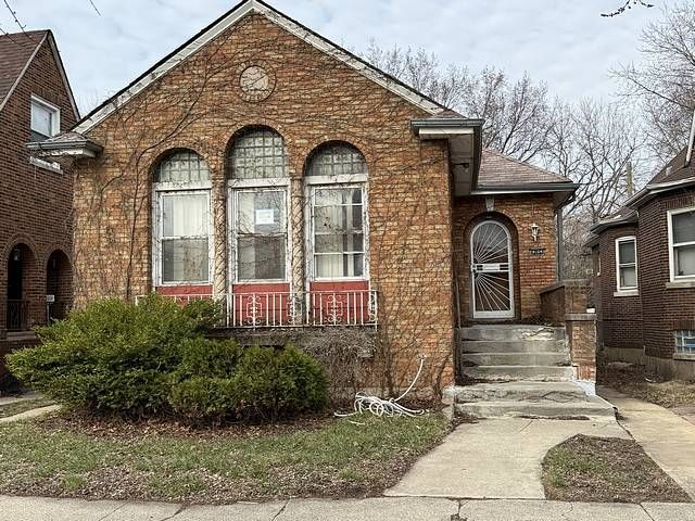 8104 S Euclid Avenue — Chicago, IL 60617