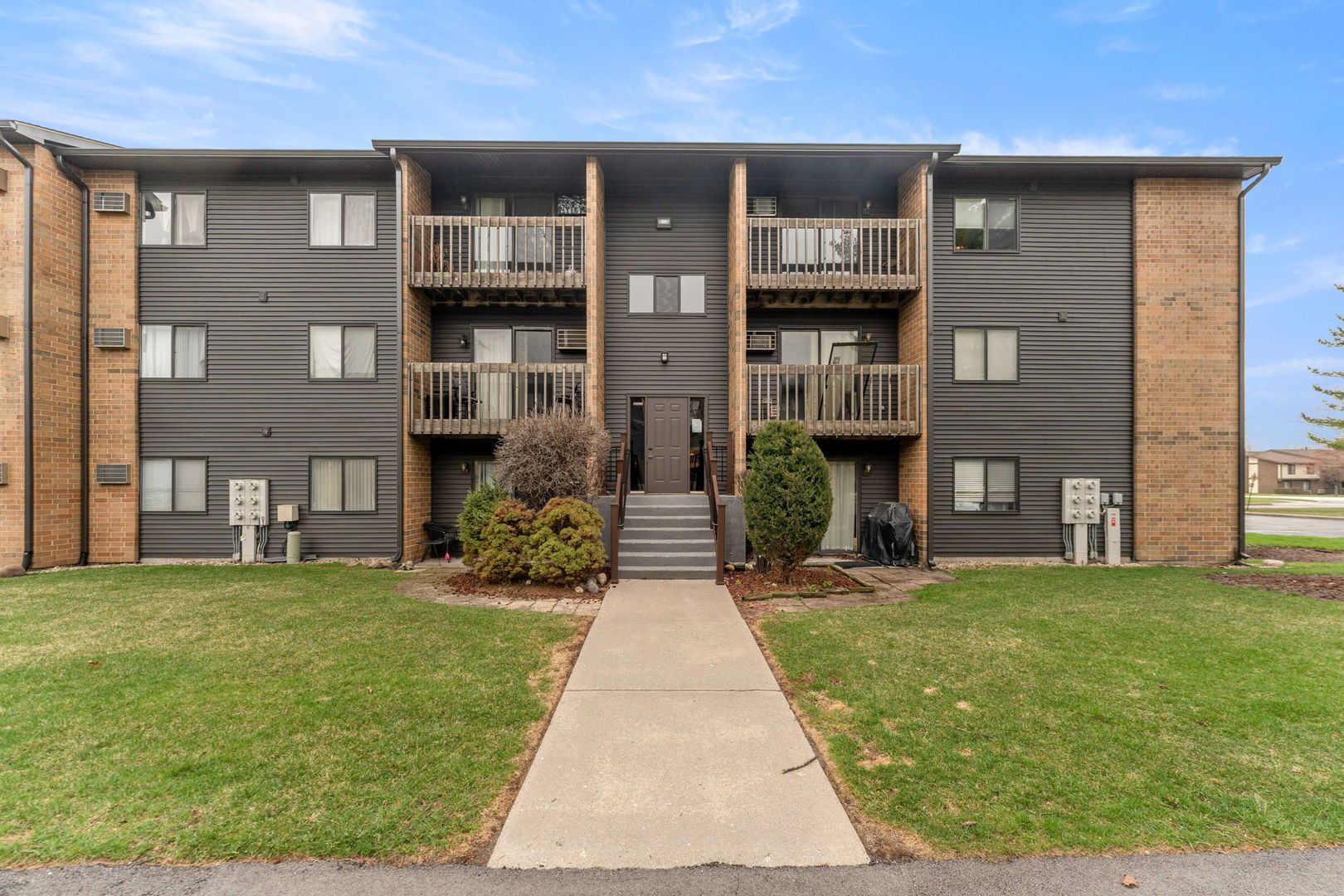 651 N Virginia Road #328 — Crystal Lake, IL 60014