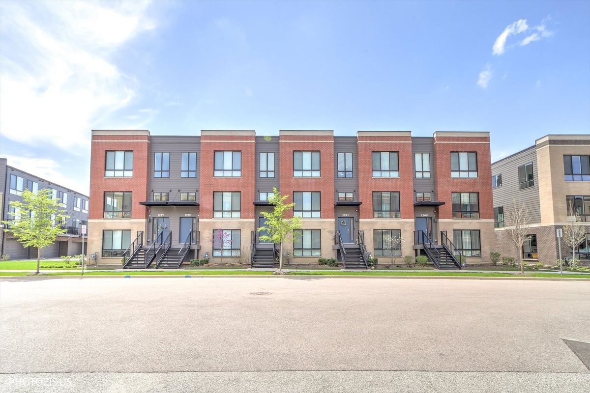 1271 Catalina Court, Schaumburg, IL 60173