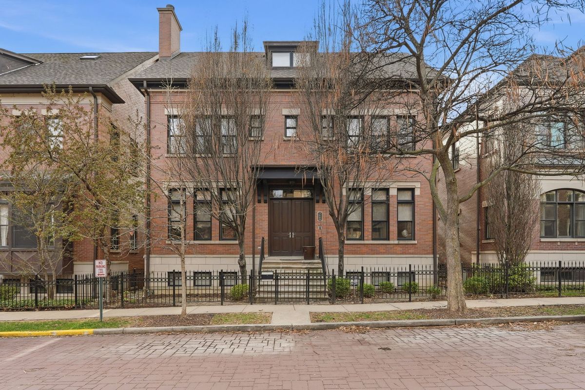 2660 Hartland Court, Chicago, IL 60614