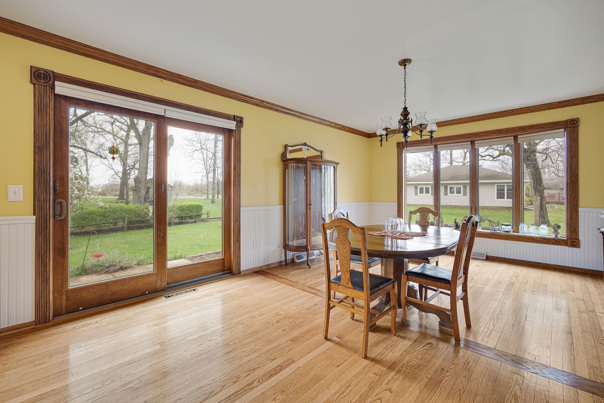 48W607 Whispering Oaks Drive, Hampshire, IL 60140