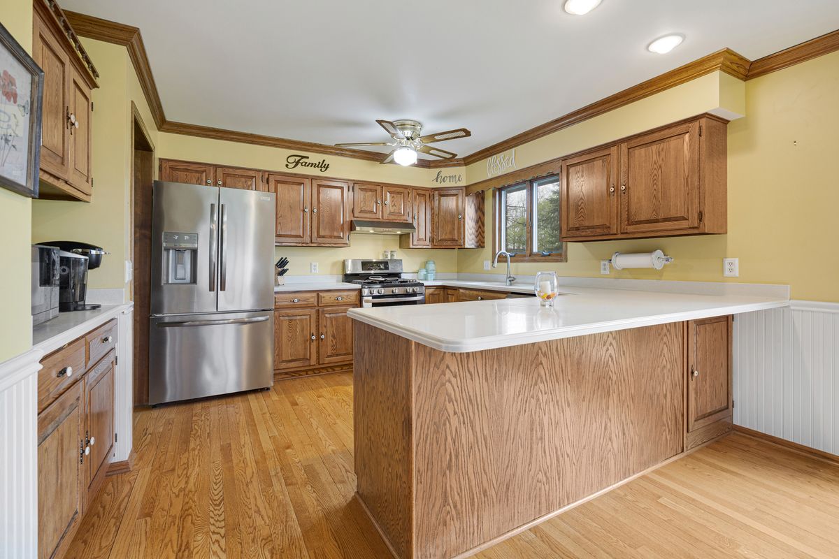 48W607 Whispering Oaks Drive, Hampshire, IL 60140