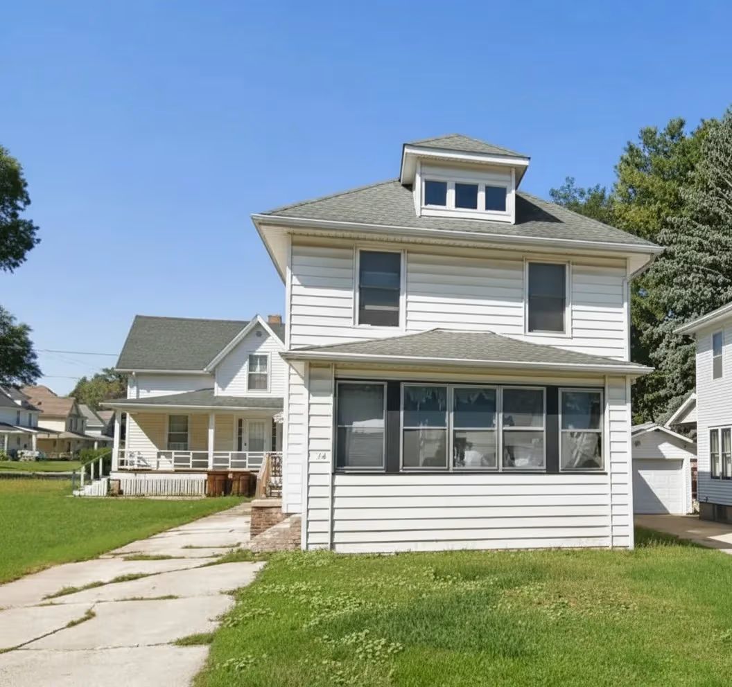 1254 S Chicago Avenue — Freeport, IL 61032