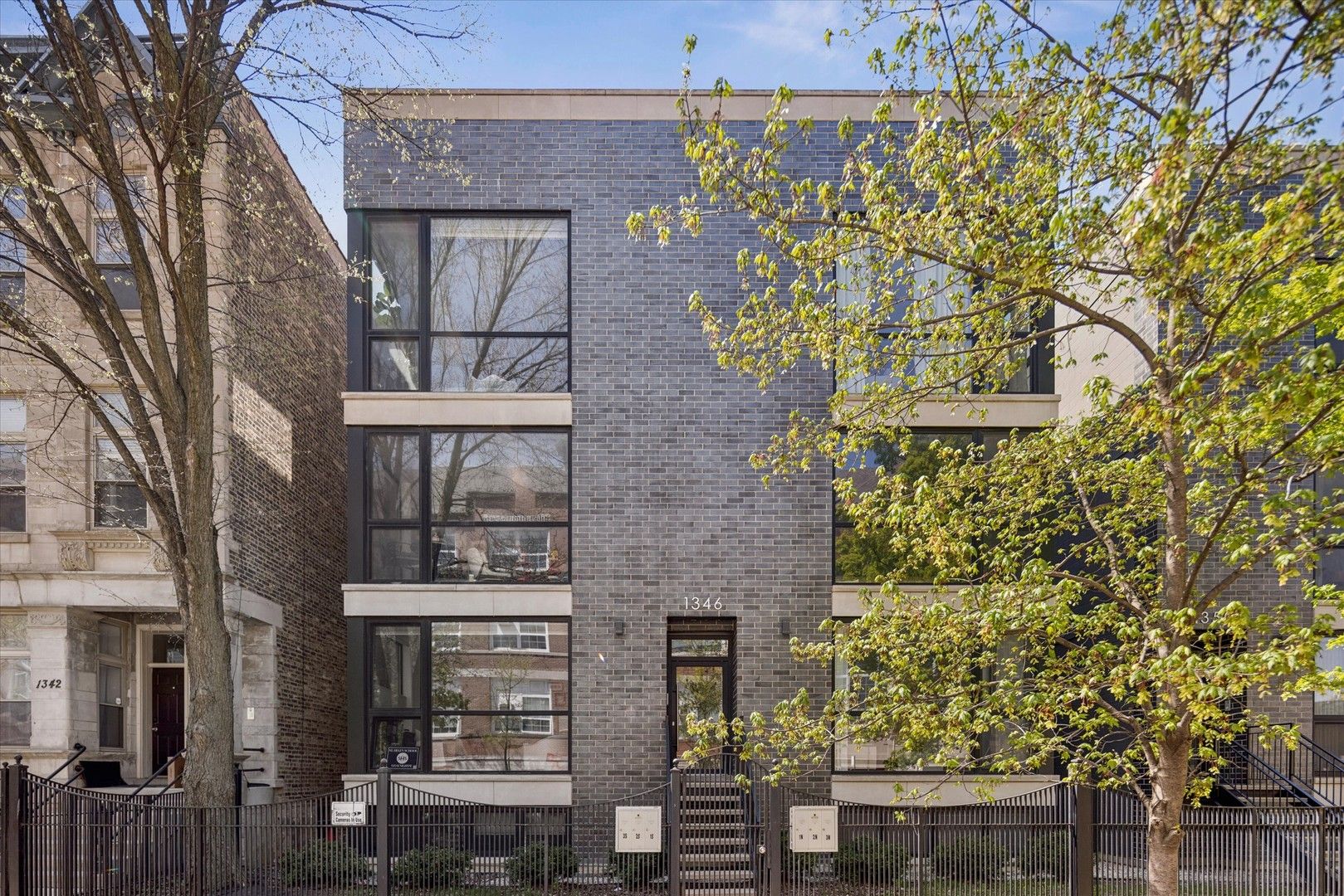1346 N Claremont Avenue #1N — Chicago, IL 60622