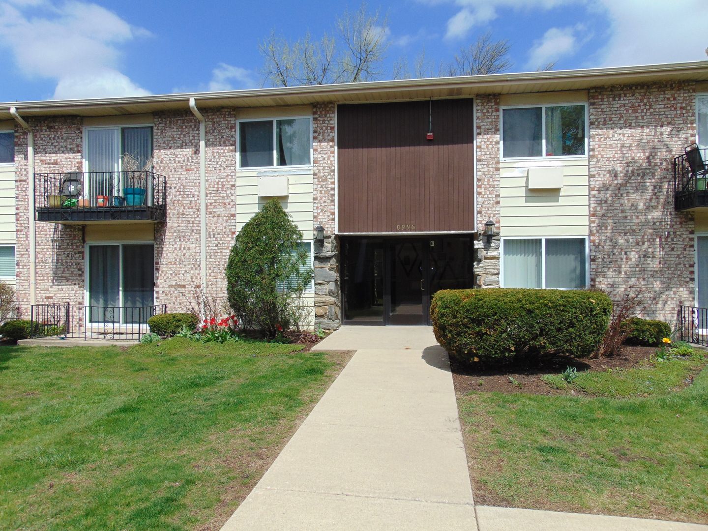 8996 Kennedy Drive #105E — Des Plaines, IL 60016