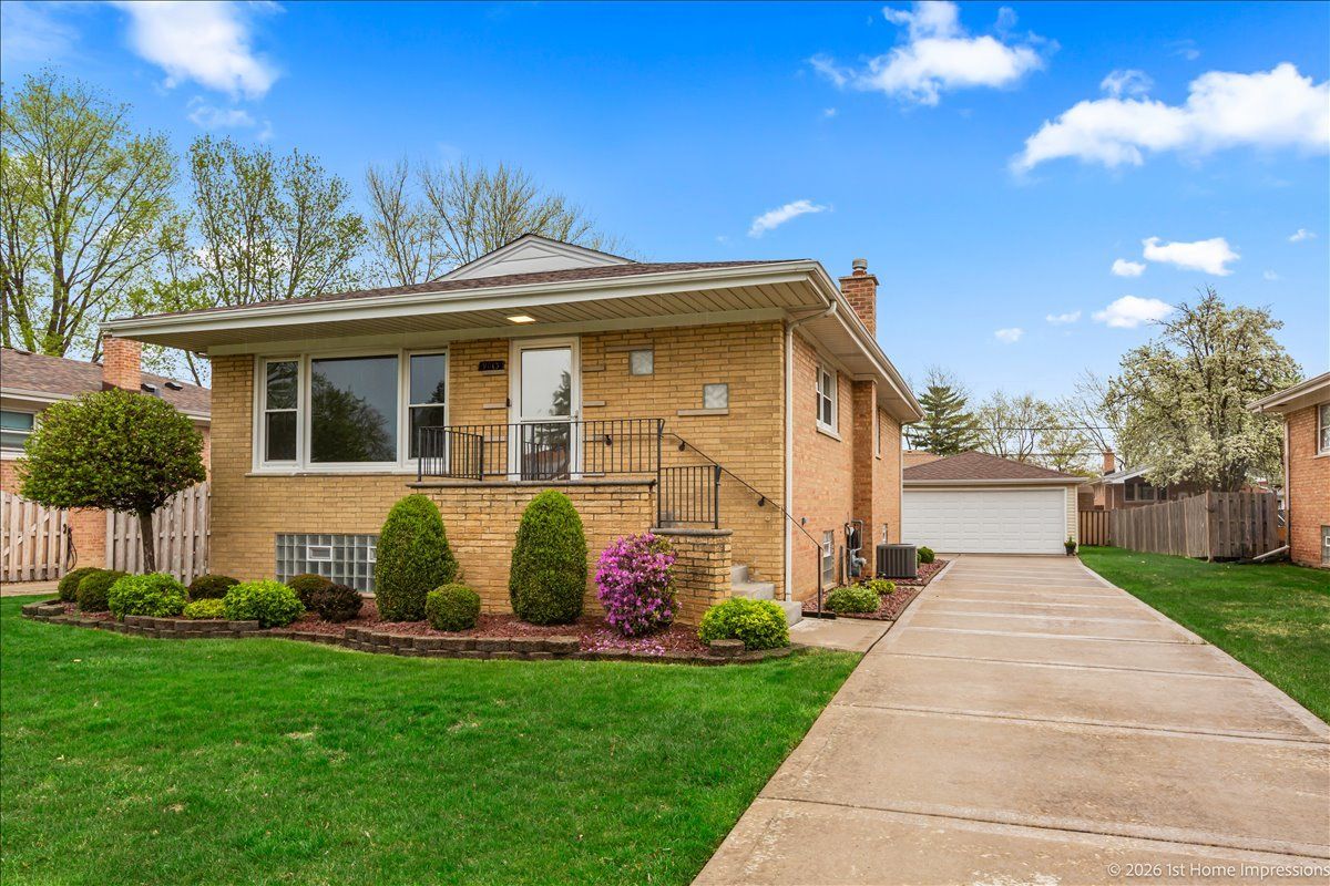 9013 Melvina Avenue — Oak Lawn, IL 60453