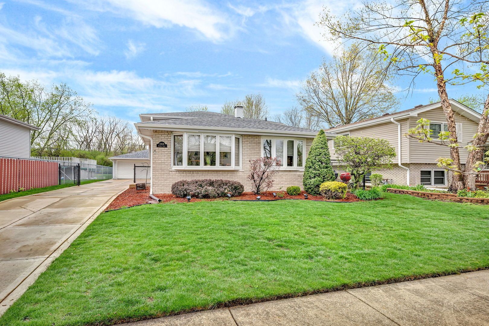 13808 Sandra Lane — Crestwood, IL 60418