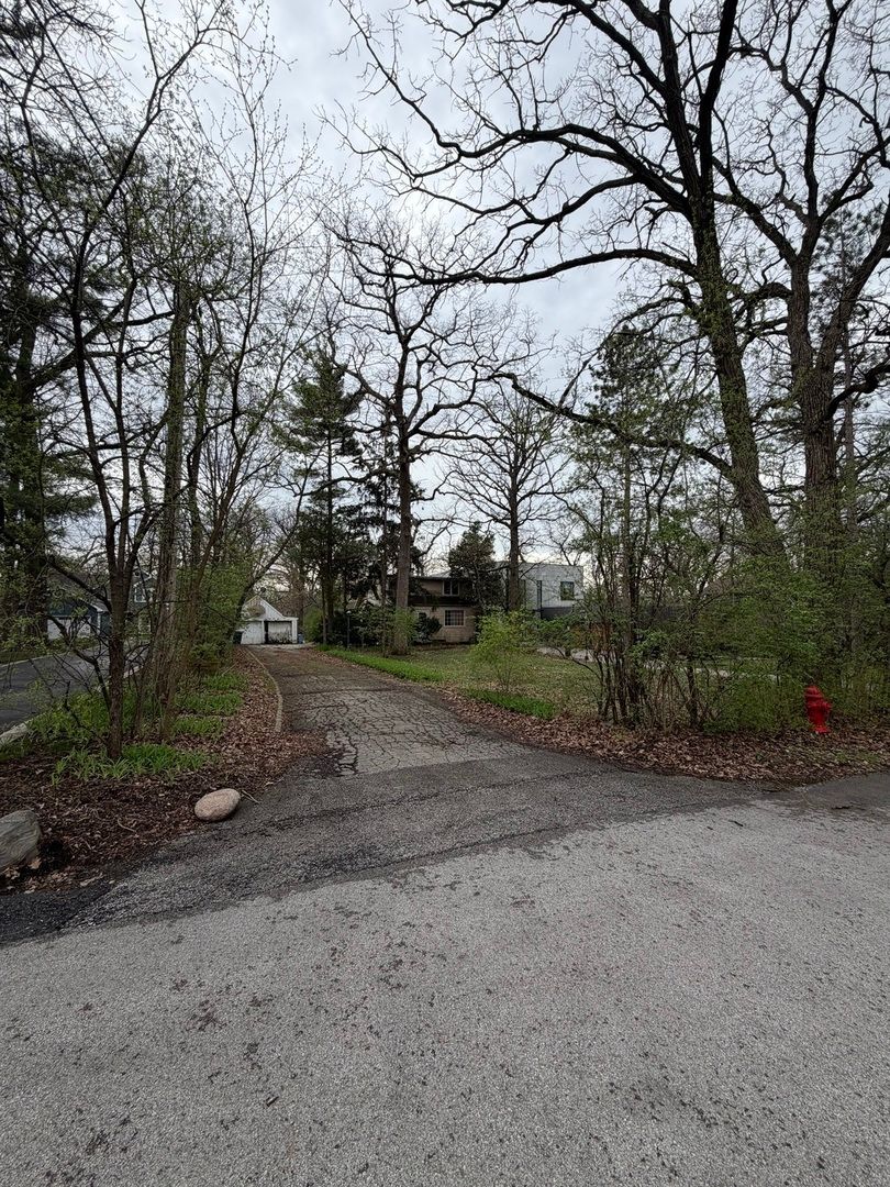 11407 Hiawatha Lane, Indian Head Park, IL 60525