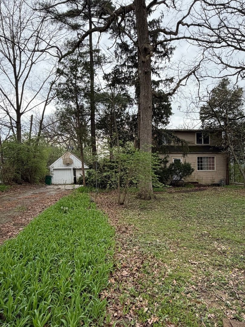 11407 Hiawatha Lane — Indian Head Park, IL 60525
