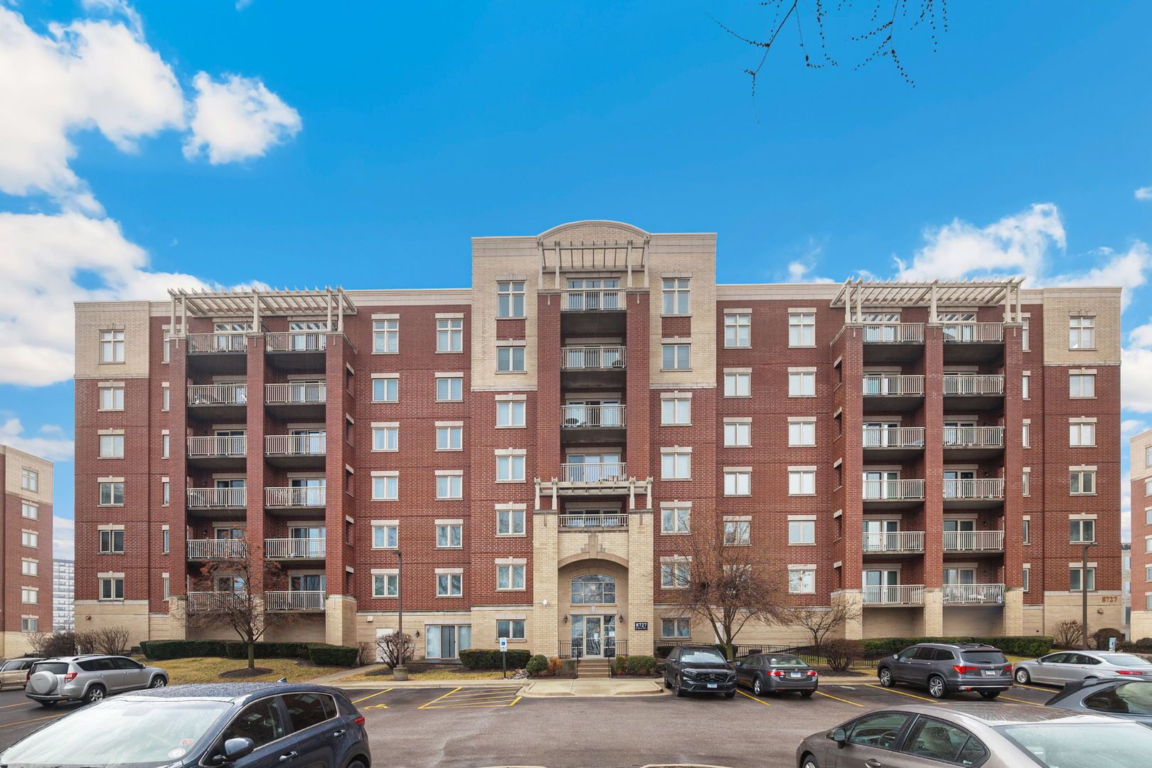 8727 W Bryn Mawr Avenue #606 — Chicago, IL 60631
