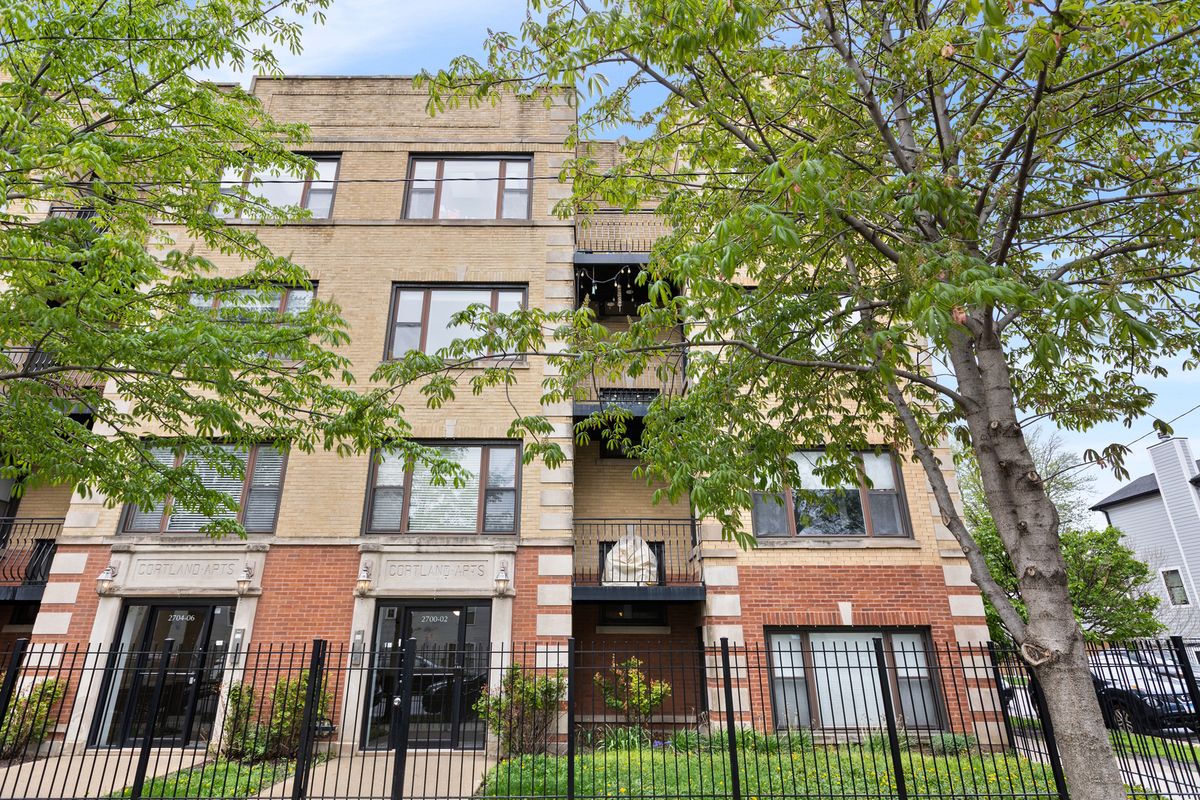 2702 CORTLAND Avenue, Chicago, IL 60647