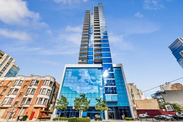 110 W SUPERIOR Street #1704 — Chicago, IL 60654