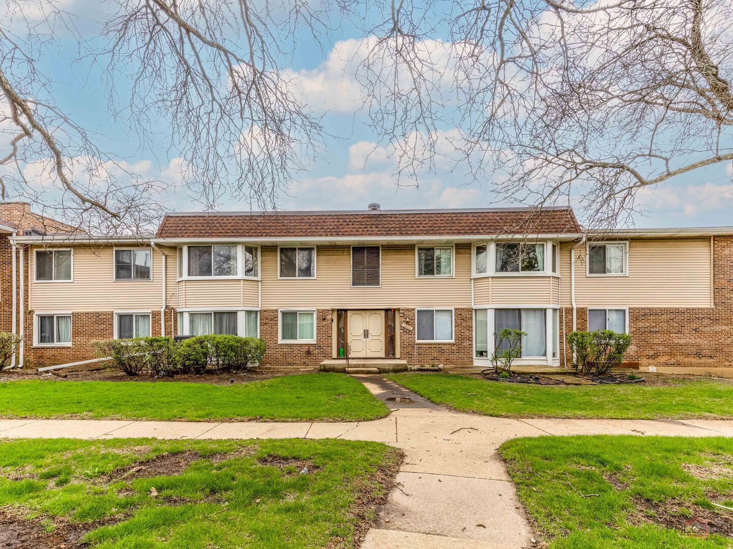 3004 Roberts Drive #8 — Woodridge, IL 60517