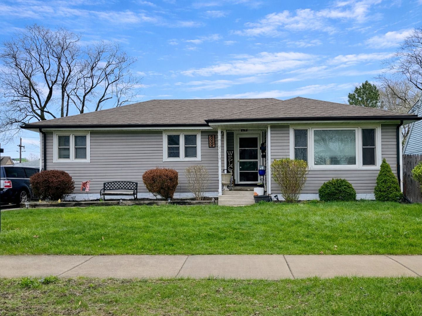 8009 Lavergne Avenue — Burbank, IL 60459