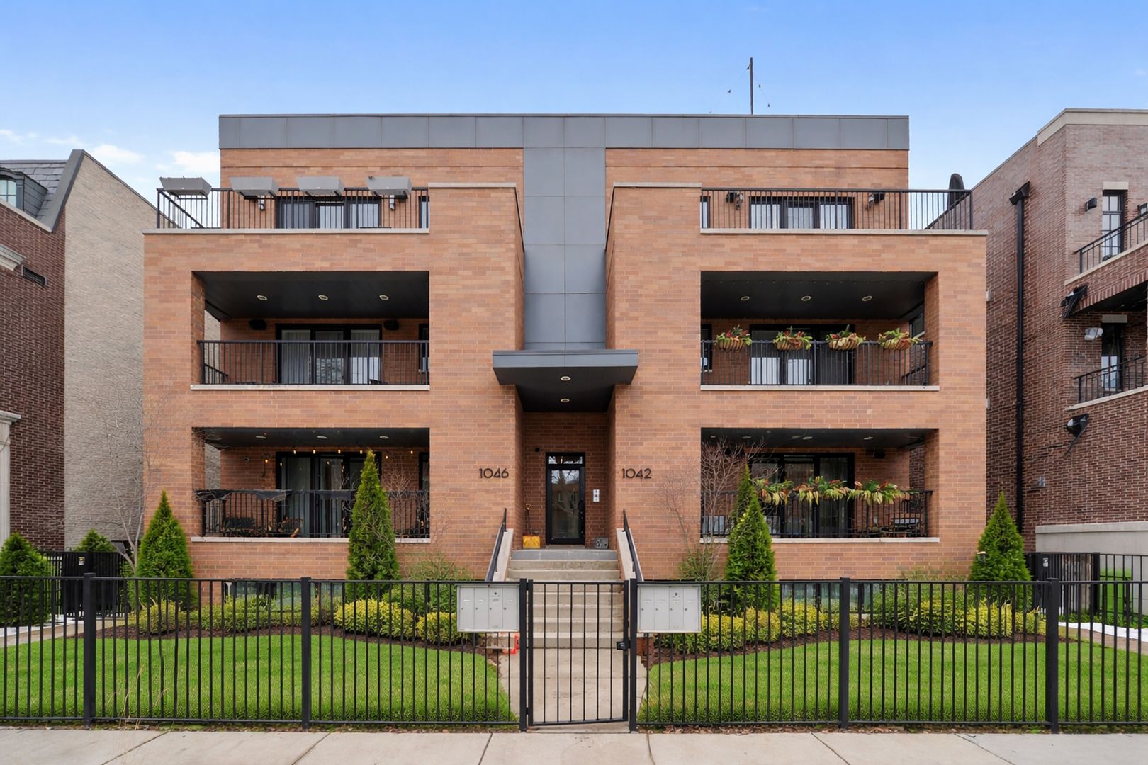 1042 W Altgeld Street #3 — Chicago, IL 60614