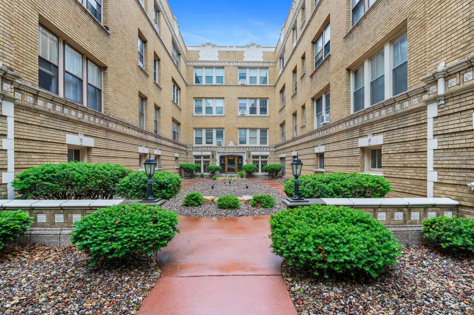 2514 North Harrison Street #N2 — Davenport, IA 52803