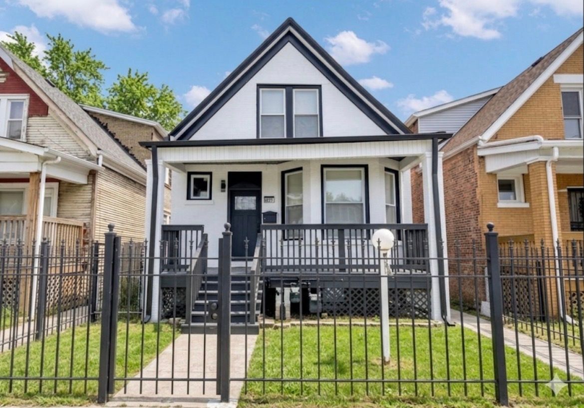 6607 S Oakley Avenue — Chicago, IL 60636