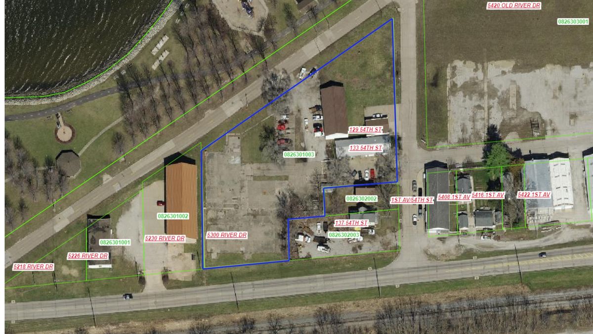 5300 River Drive, Moline, IL 61265