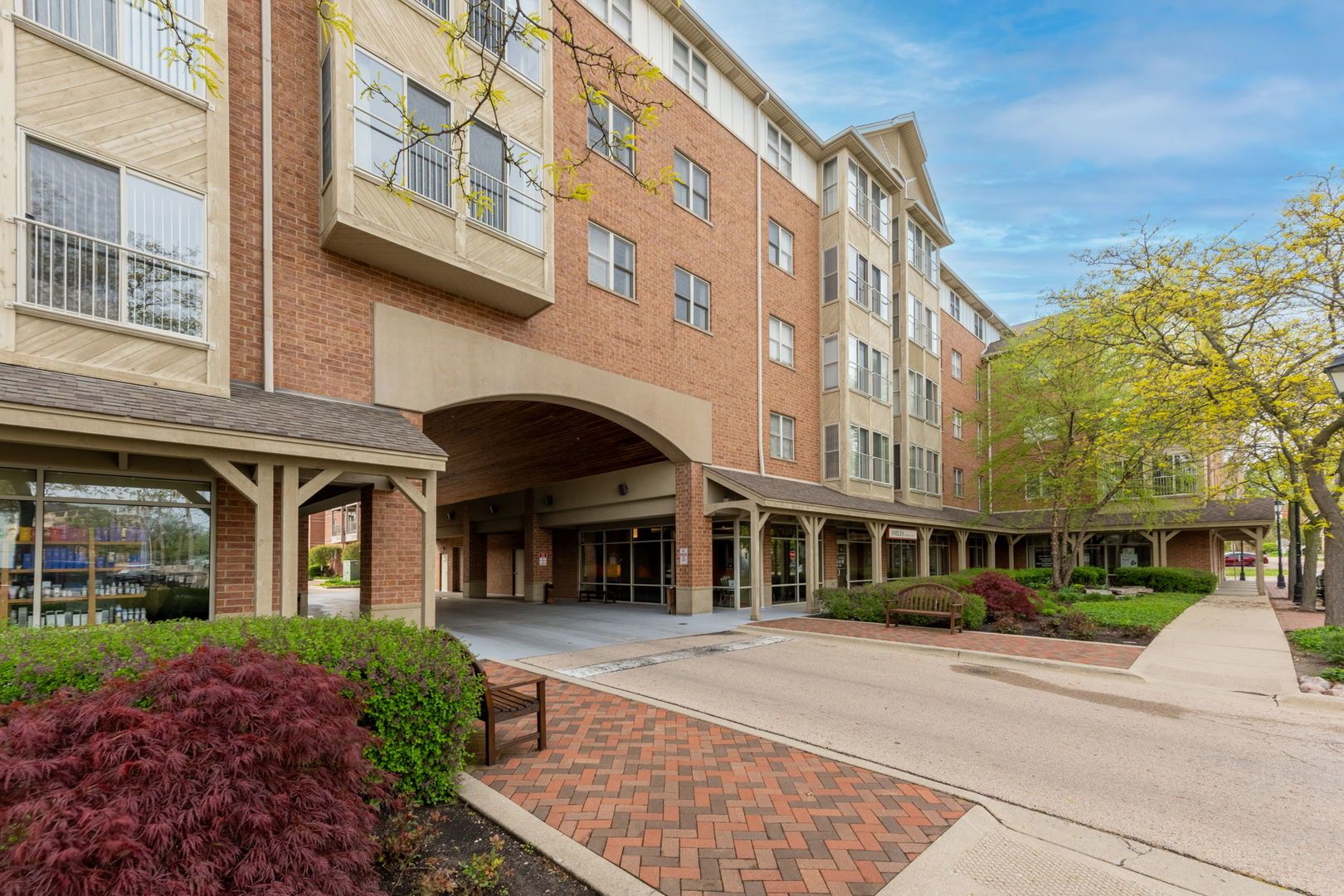 100 N Bokelman Street #330 — Roselle, IL 60172