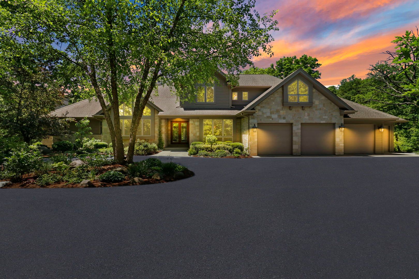 8806 WHISPERING PINES Trail — Woodstock, IL 60098