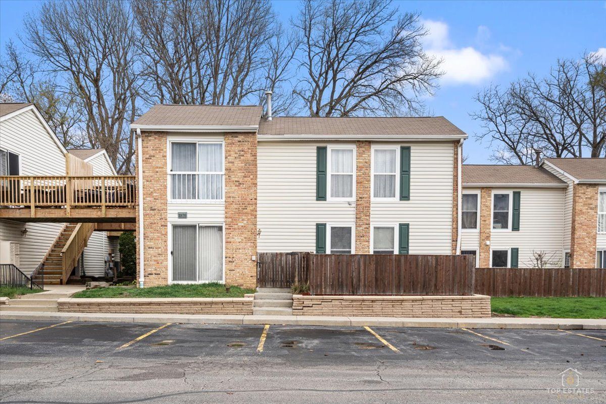 1976 Kenilworth Circle #E — Hoffman Estates, IL 60169