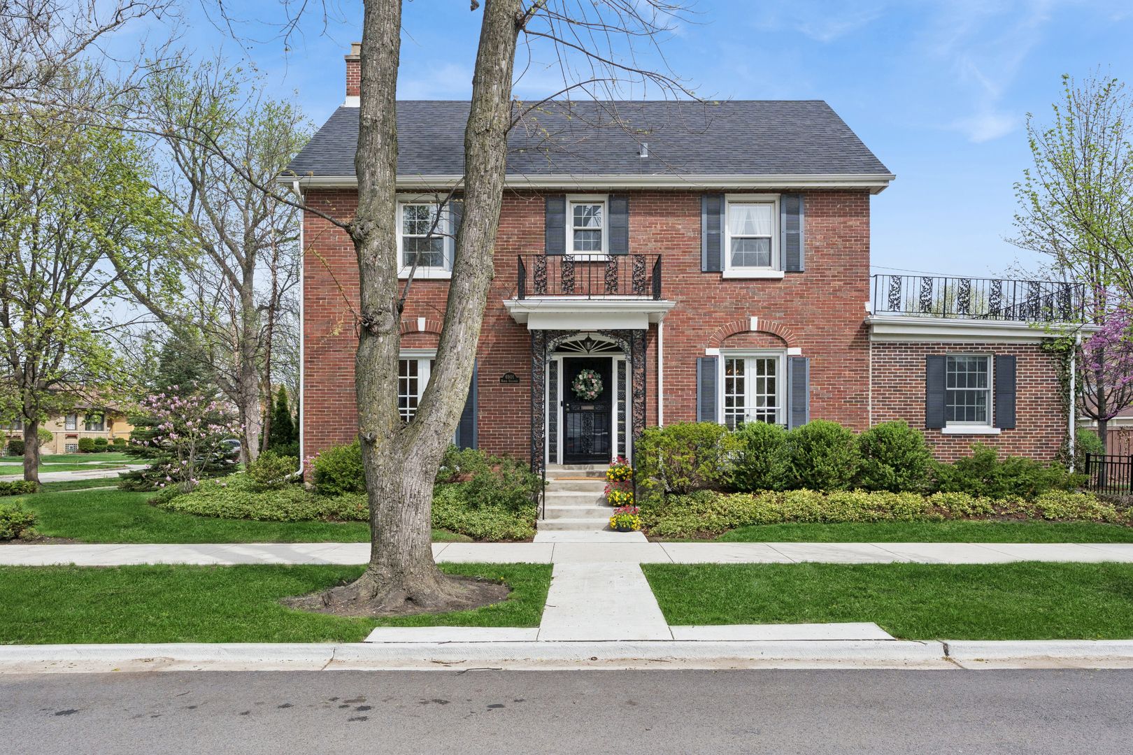 6901 N Oleander Avenue — Chicago, IL 60631