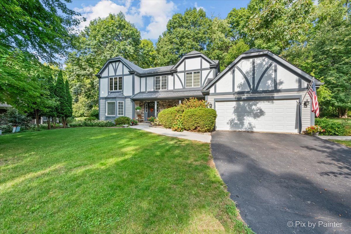 5N490 Hidden Springs Drive, St. Charles, IL 60175